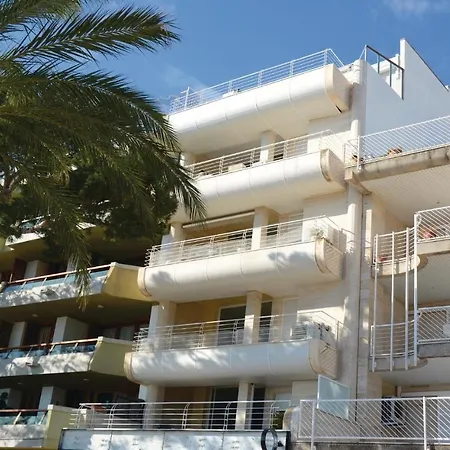 Apartment 3 Bedroom Beautiful In *